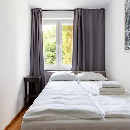 Comfort By Bookinghost Apartment