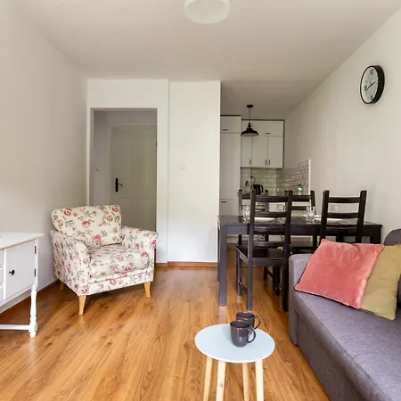 Comfort By Bookinghost Apartment *